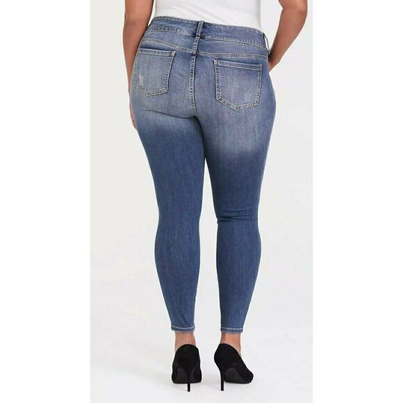 NEW TORRID PREMIUM STRETCH MEDIUM WASH DESTRUCTED JEGGING JEANS SIZE 26R 26 - Picture 3 of 6